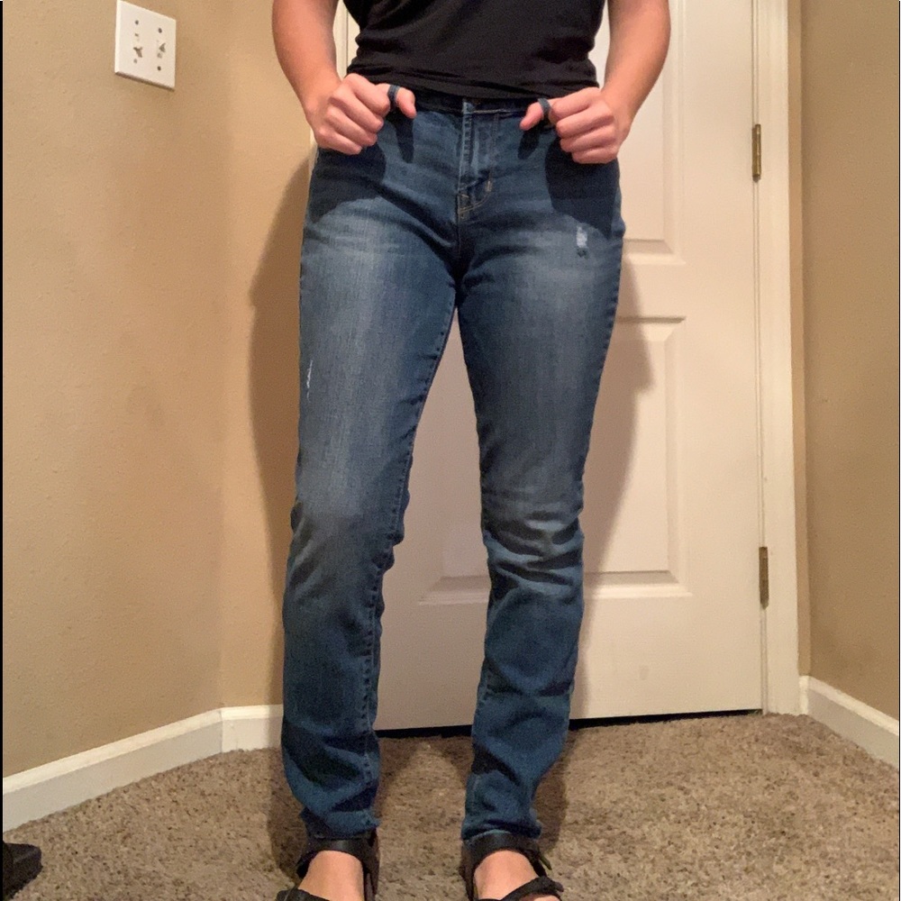 Slightly ripped jeans/pants